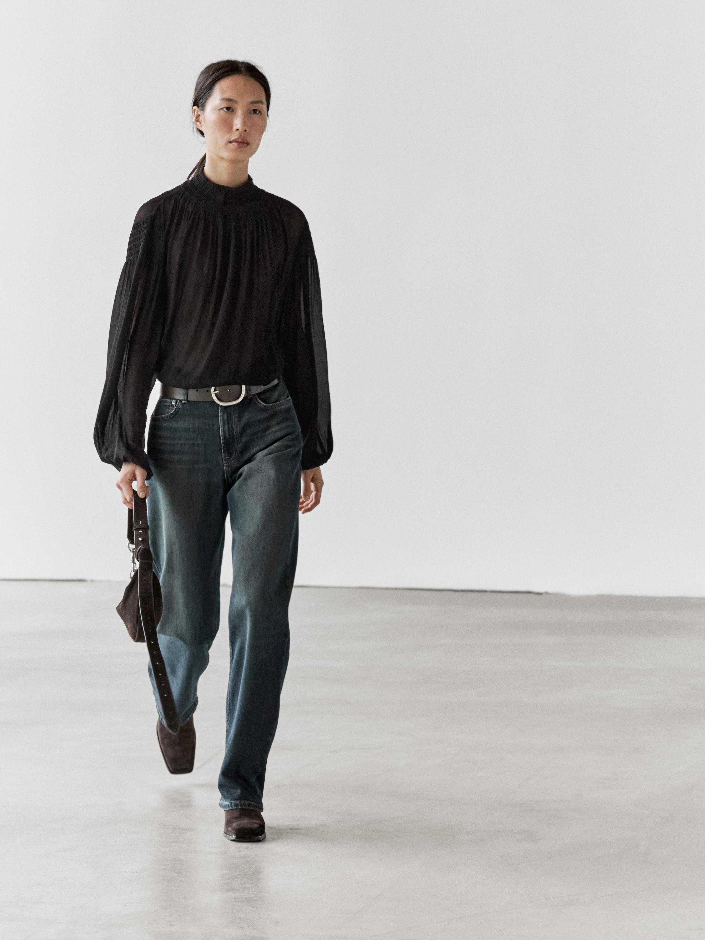 Blouse fluide à col contrastant